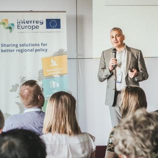 Erwin Siweris, director of Interreg Europe giving a presentation at an Interreg Europe project seminar in Sofia